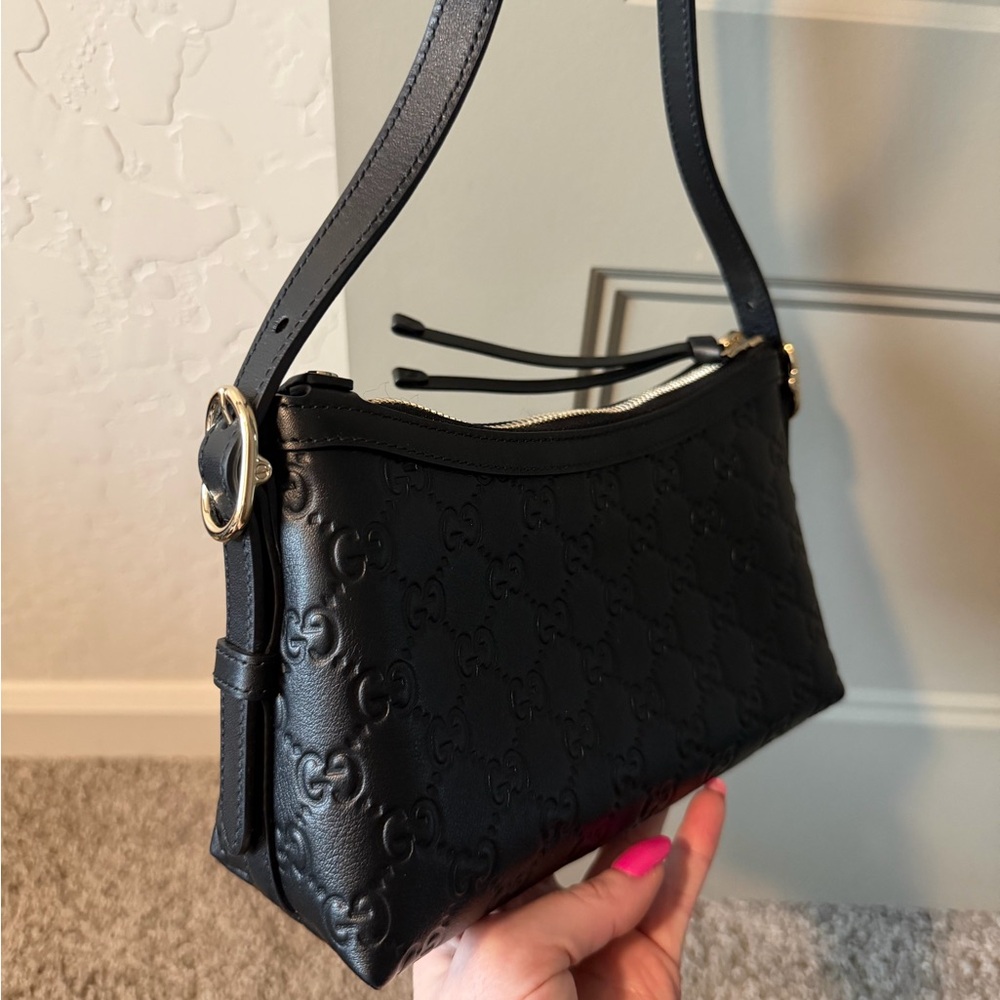 Gucci Black Embossed Leather Shoulder Bag - Picture 4 of 10